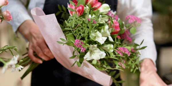 Cómo cuidar un ramo de flores: Guía completa para prolongar su belleza